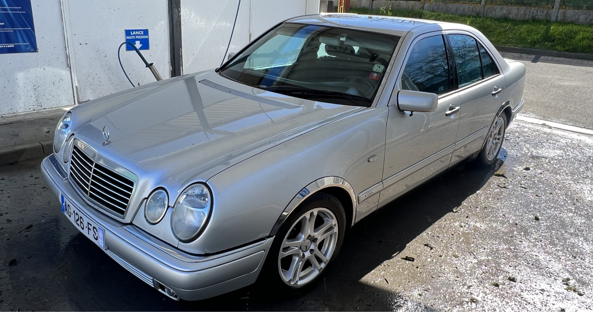 Mercedes E300 McFly Garage Humanitaire